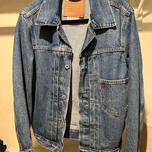 Levi’s denim jacket size men’s small (can be women’s L)